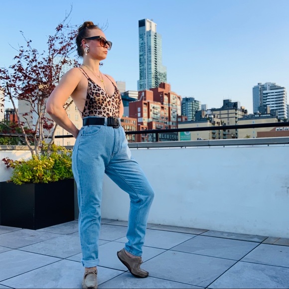 JORDACHE Vintage 80s Light Wash High Tapered Blue Jeans - Picture 3 of 17